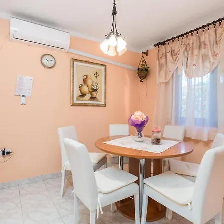 2 Bedroom Cozy In * 里耶卡