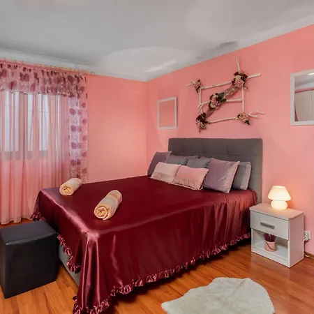 2 Bedroom Cozy In *