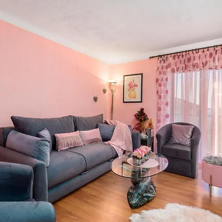 아파트 2 Bedroom Cozy In *