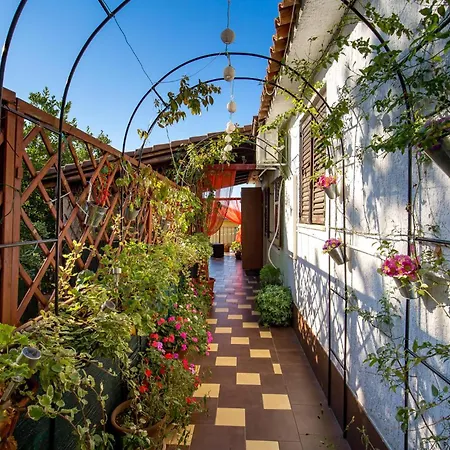 2 Bedroom Cozy In *