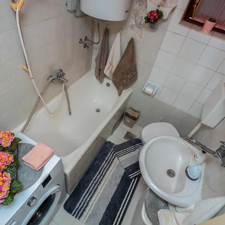 2 Bedroom Cozy In