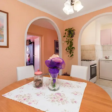 Stunning In With Kitchen