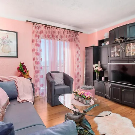 Apartmán 2 Bedroom Cozy In *